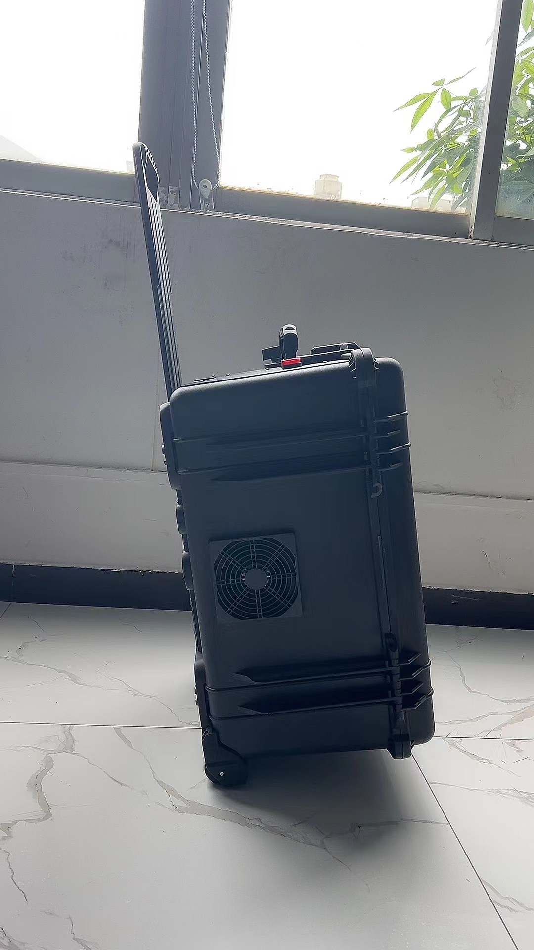 甘洛手拉箱型移动通信干扰器